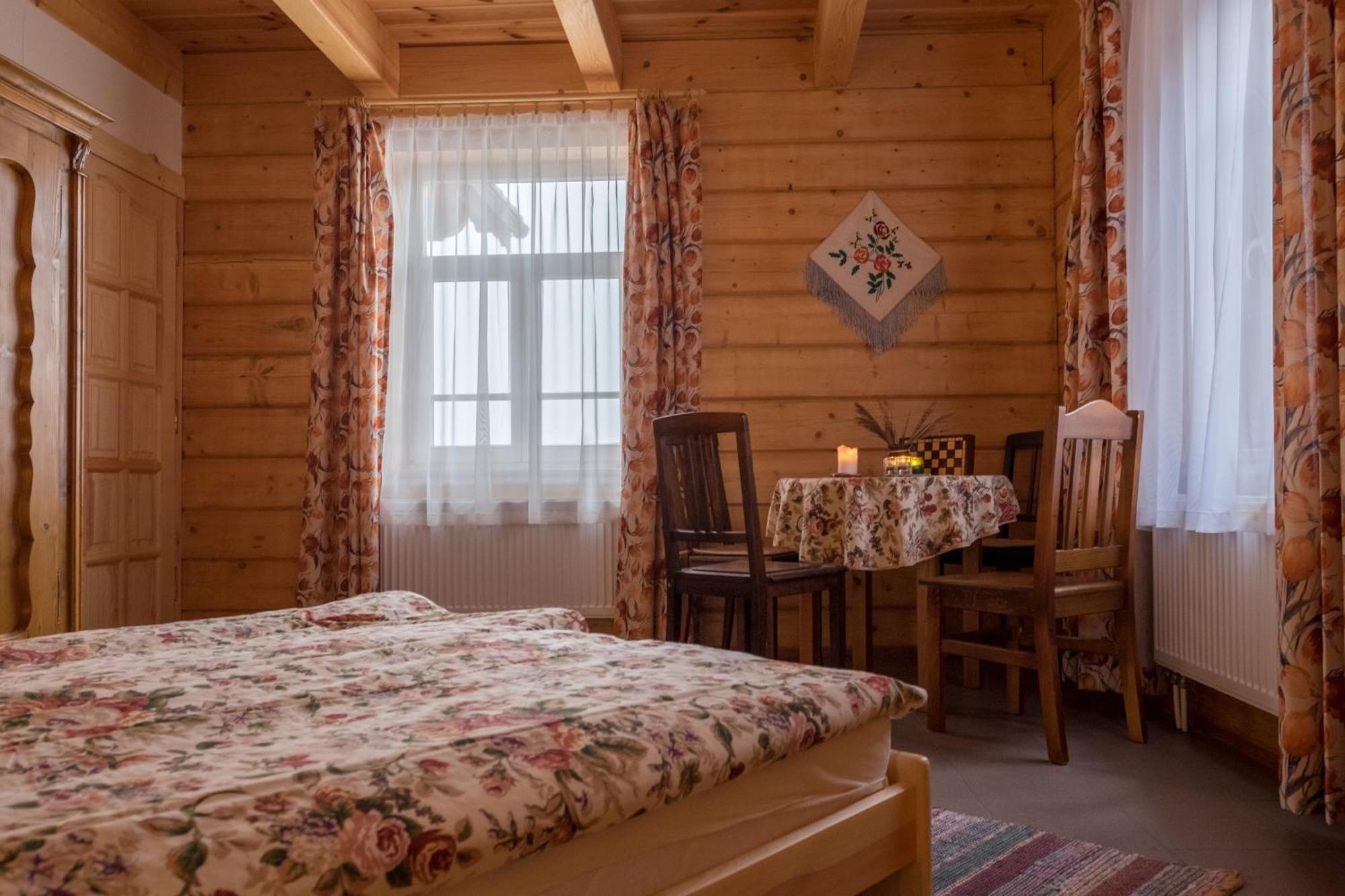 Miodowa Kolonia Bed & Breakfast Białowieża Exterior foto