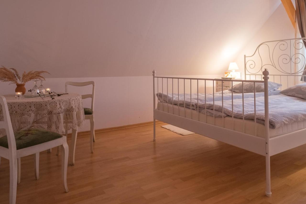 Miodowa Kolonia Bed & Breakfast Białowieża Exterior foto