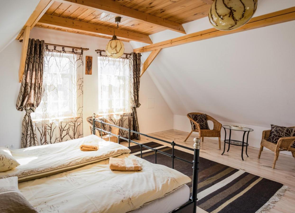 Miodowa Kolonia Bed & Breakfast Białowieża Exterior foto